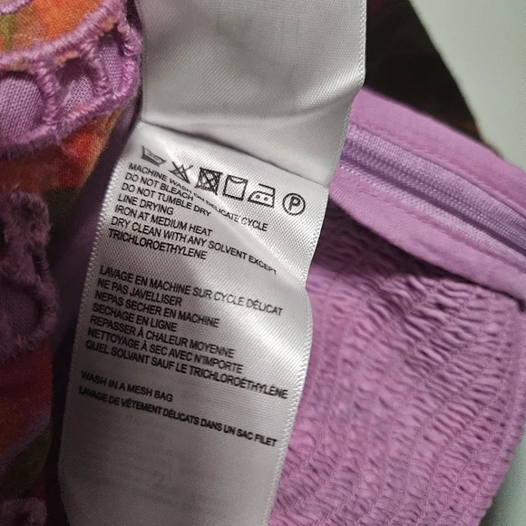 Farm Rio Lilac Mango Macaws Blouse. - Picture 7 of 11